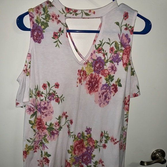 Floral Top w/ Cold Shoulder & Key Hole Detail - Picture 3 of 4